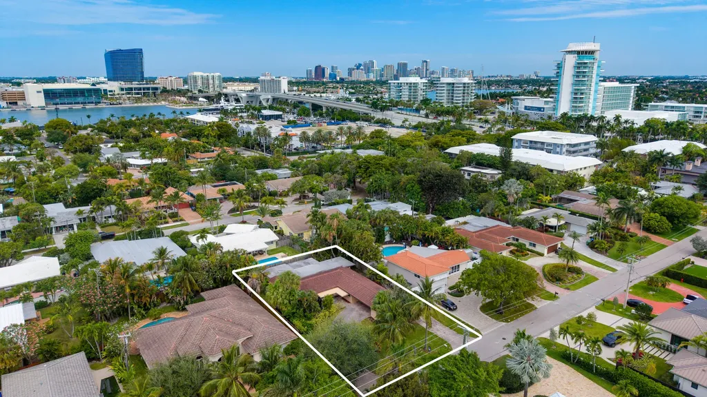 1817 SE 25 Avenue Fort Lauderdale FL 33316