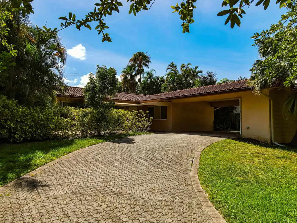 1817 SE 25 Avenue Fort Lauderdale FL 33316