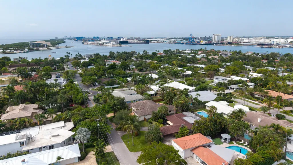 1817 SE 25 Avenue Fort Lauderdale FL 33316