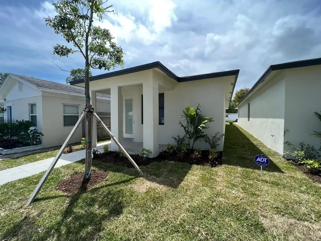 227 N E Street Lake Worth Beach FL 33460