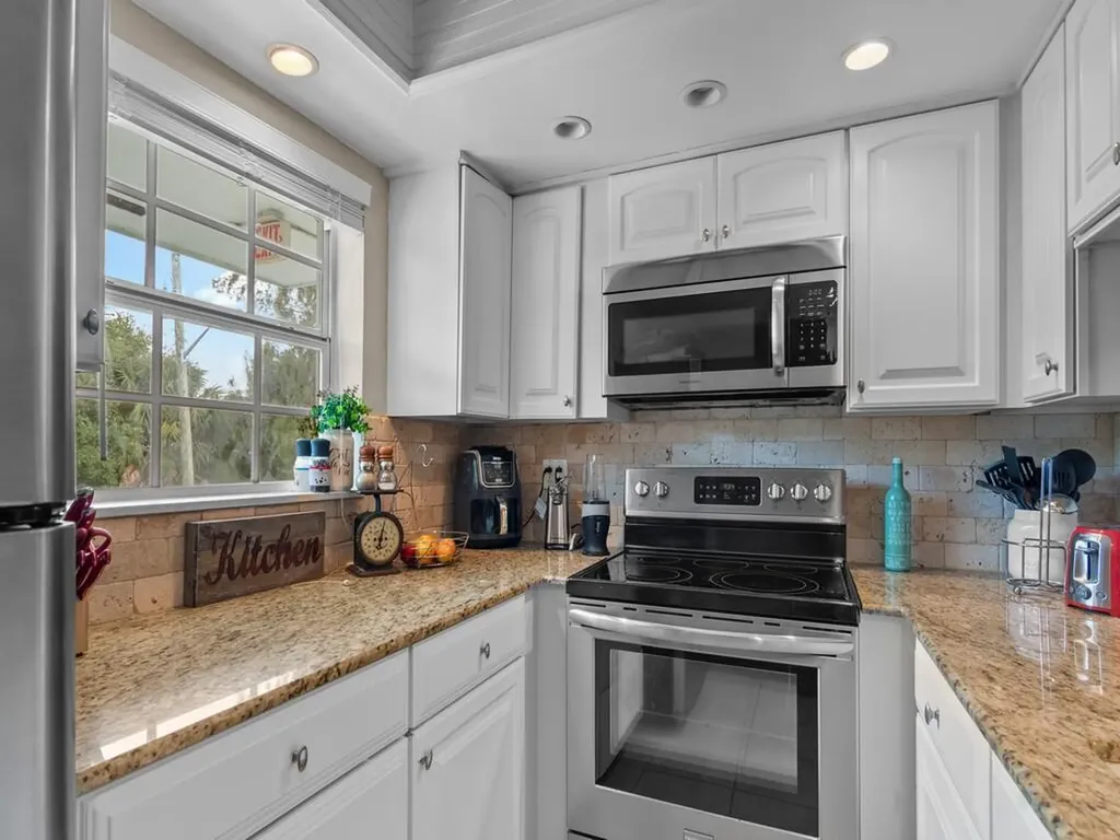 1901 Indian River Boulevard Vero Beach FL 32960
