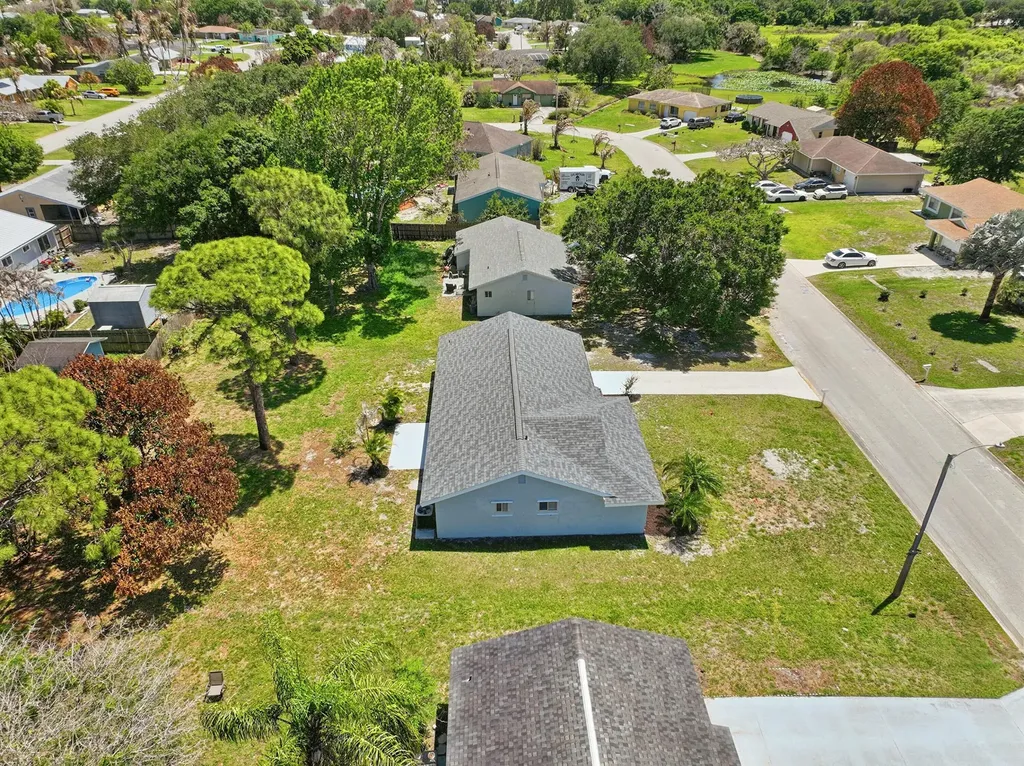 1343 SE Vestridge Lane Port St Lucie FL 34952
