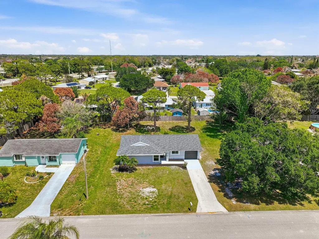 1343 SE Vestridge Lane Port St Lucie FL 34952