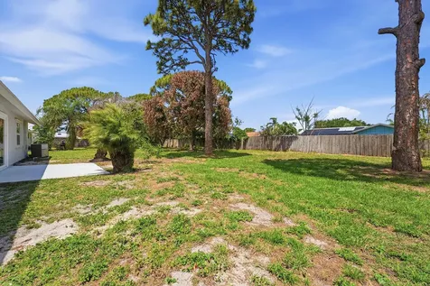 1343 SE Vestridge Lane Port St Lucie FL 34952