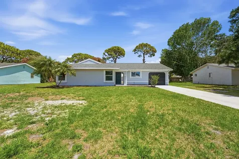 1343 SE Vestridge Lane Port St Lucie FL 34952