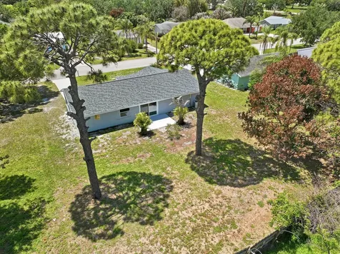1343 SE Vestridge Lane Port St Lucie FL 34952