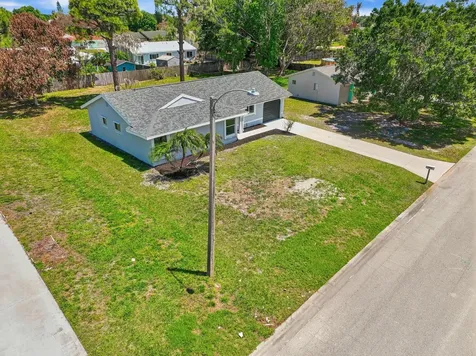 1343 SE Vestridge Lane Port St Lucie FL 34952