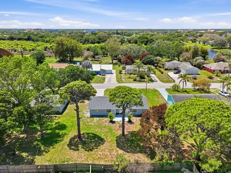 1343 SE Vestridge Lane Port St Lucie FL 34952