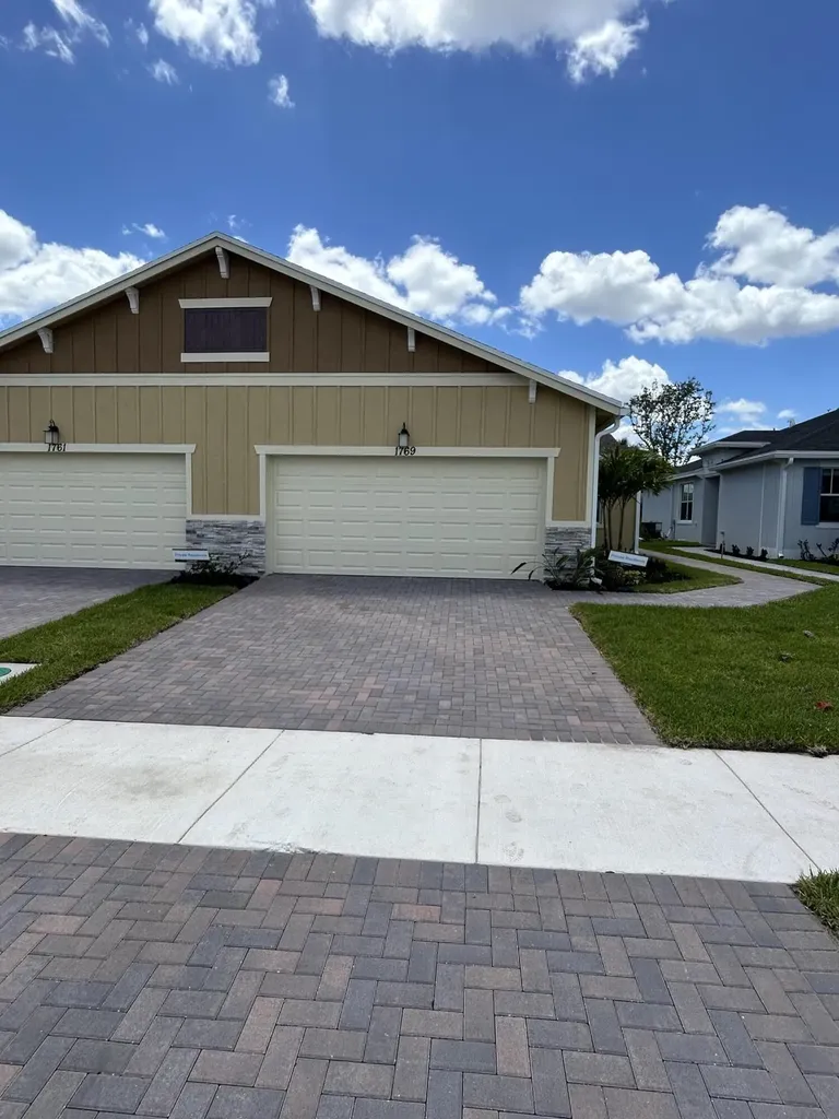 1769 SE Crosswood Way Port St Lucie FL 34984