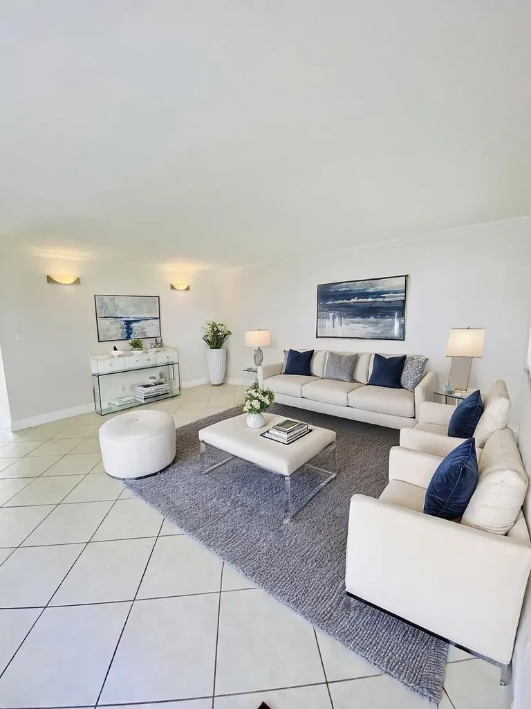581 Saxony M Delray Beach FL 33446