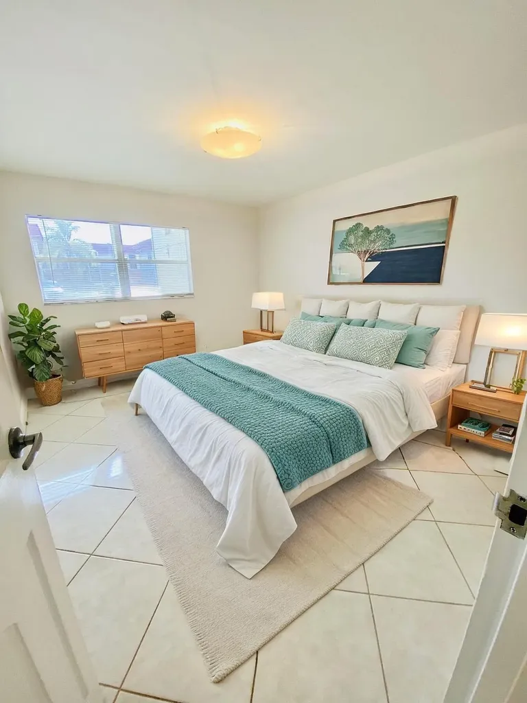 581 Saxony M Delray Beach FL 33446