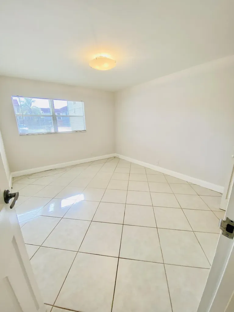 581 Saxony M Delray Beach FL 33446