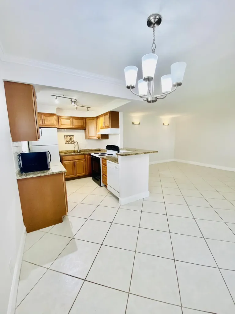 581 Saxony M Delray Beach FL 33446