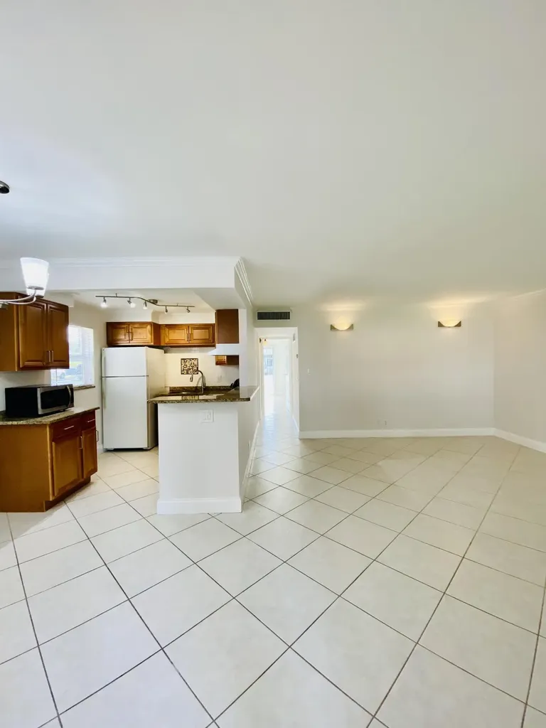 581 Saxony M Delray Beach FL 33446