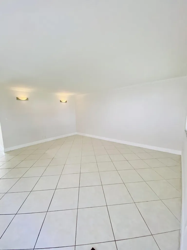 581 Saxony M Delray Beach FL 33446