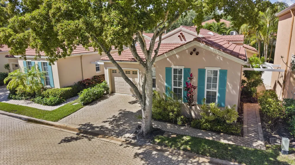 15 Via Carrara Palm Beach Gardens FL 33418