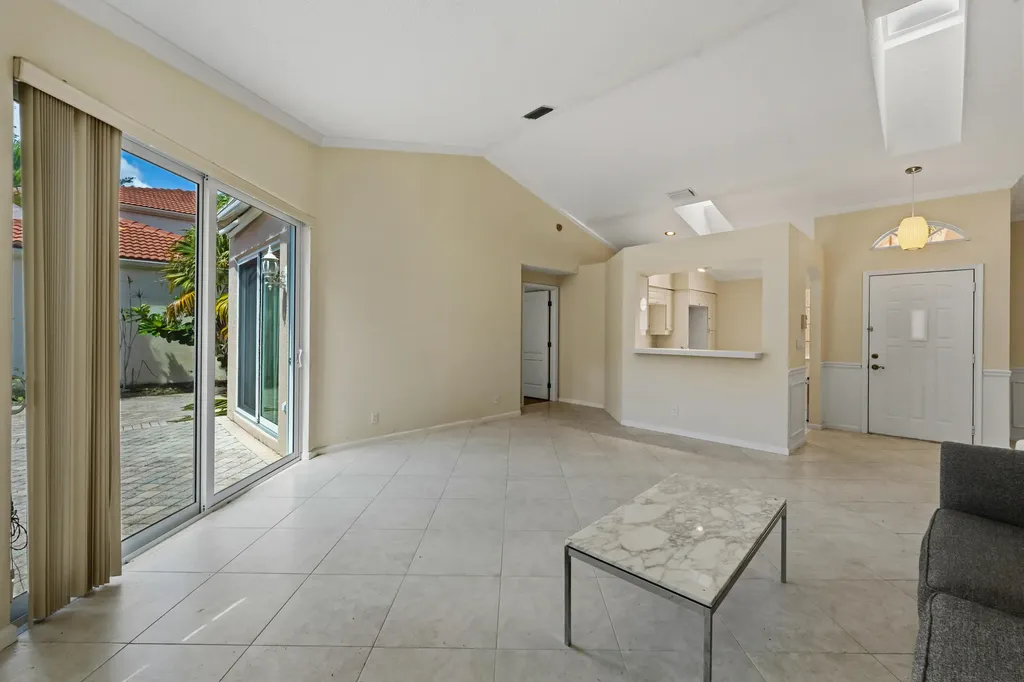 15 Via Carrara Palm Beach Gardens FL 33418