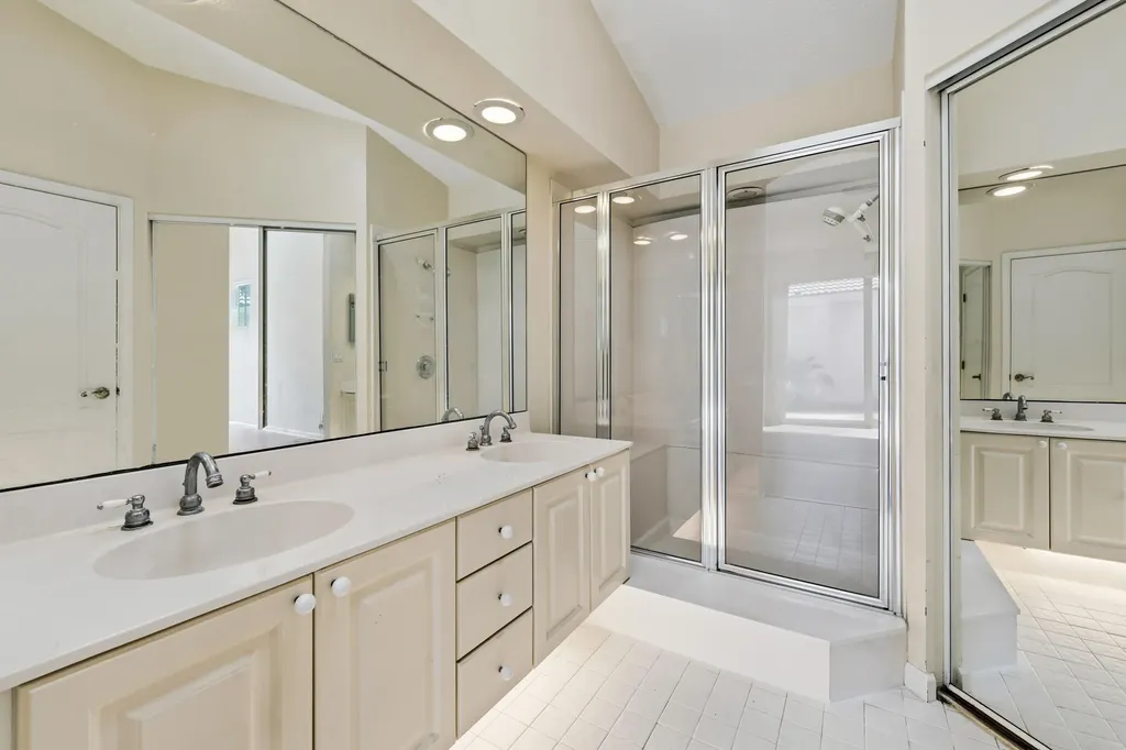 15 Via Carrara Palm Beach Gardens FL 33418