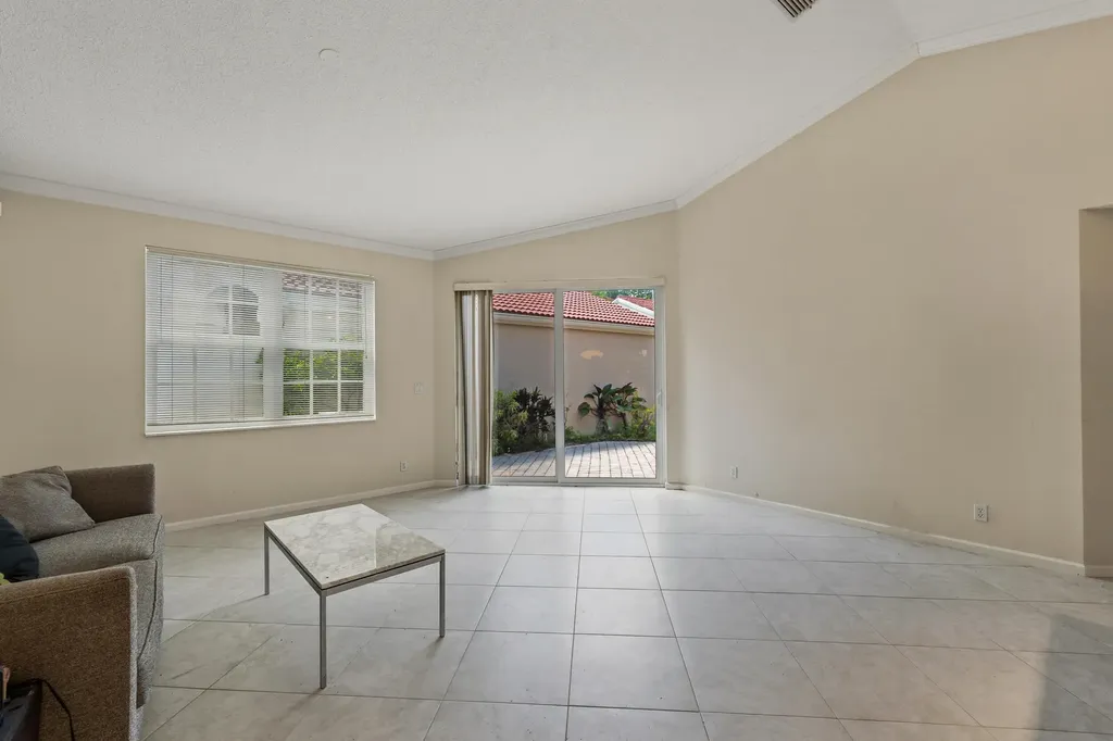 15 Via Carrara Palm Beach Gardens FL 33418