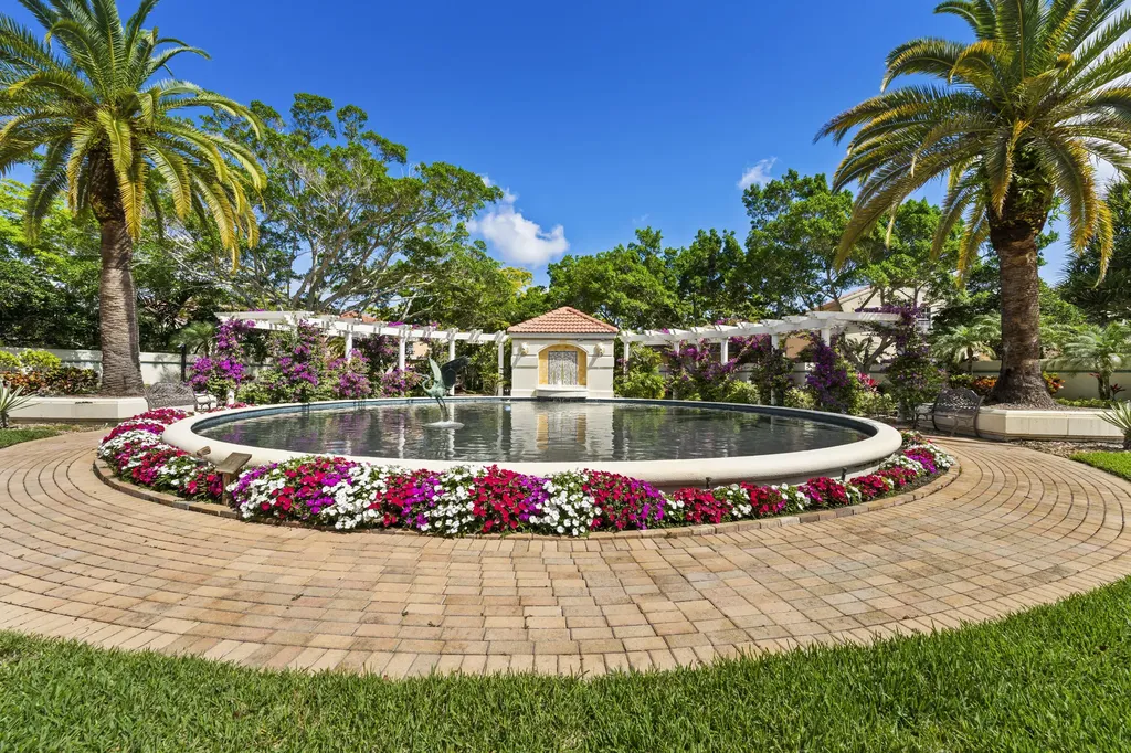 15 Via Carrara Palm Beach Gardens FL 33418