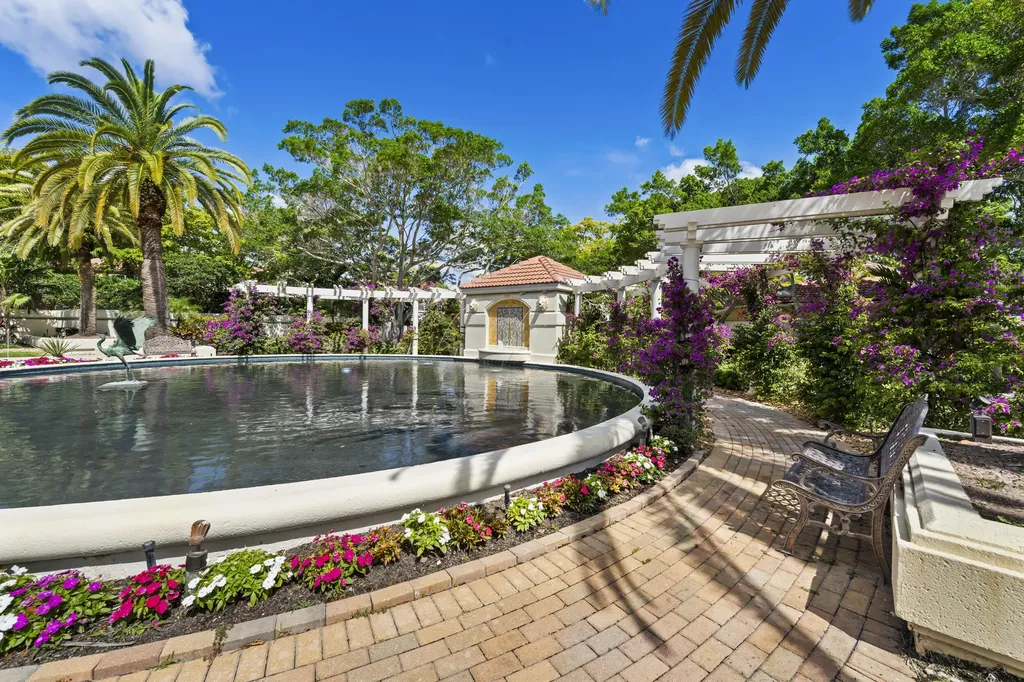 15 Via Carrara Palm Beach Gardens FL 33418