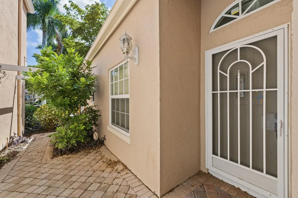 15 Via Carrara Palm Beach Gardens FL 33418