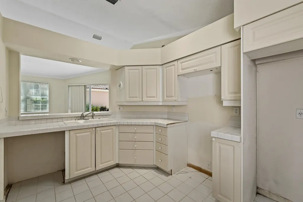 15 Via Carrara Palm Beach Gardens FL 33418