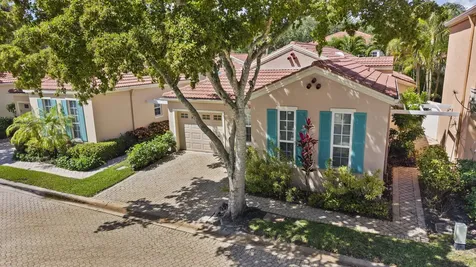 15 Via Carrara Palm Beach Gardens FL 33418