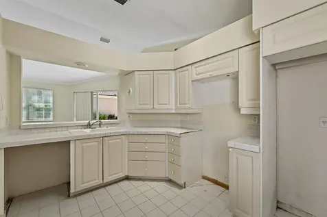 15 Via Carrara Palm Beach Gardens FL 33418