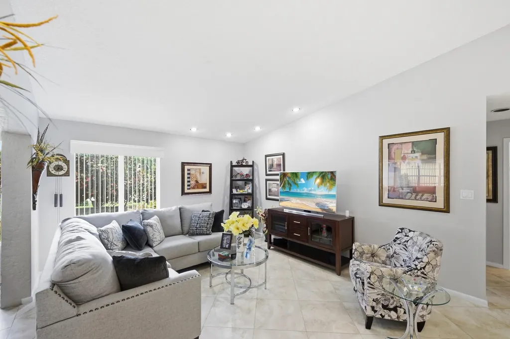 5743 Lakeview Mews Drive Boynton Beach FL 33437
