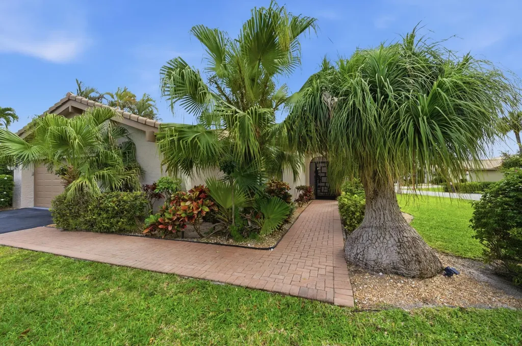 5743 Lakeview Mews Drive Boynton Beach FL 33437