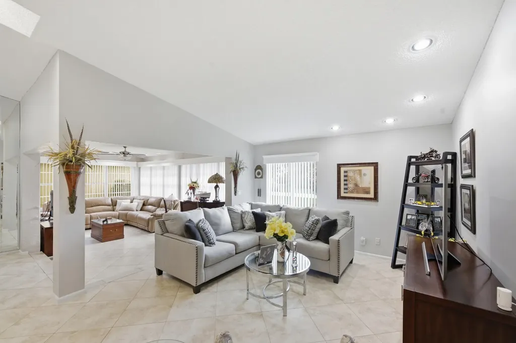 5743 Lakeview Mews Drive Boynton Beach FL 33437