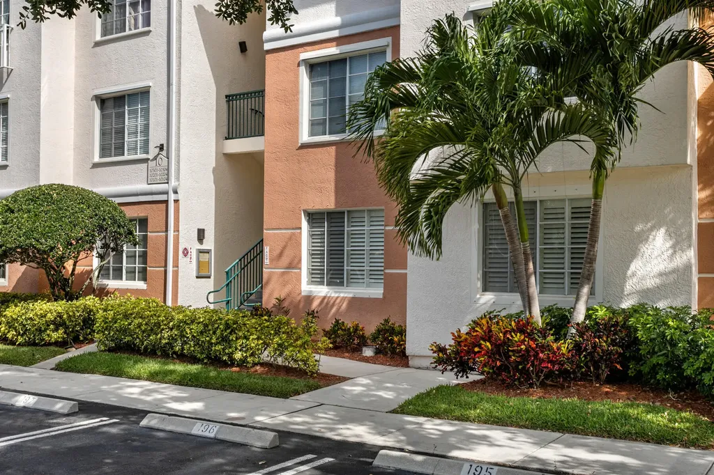 10103 W Myrtlewood Circle Circle W Palm Beach Gardens FL 33418