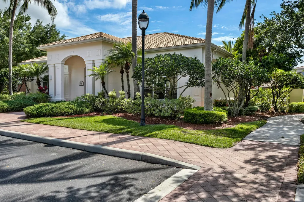 10103 W Myrtlewood Circle Circle W Palm Beach Gardens FL 33418