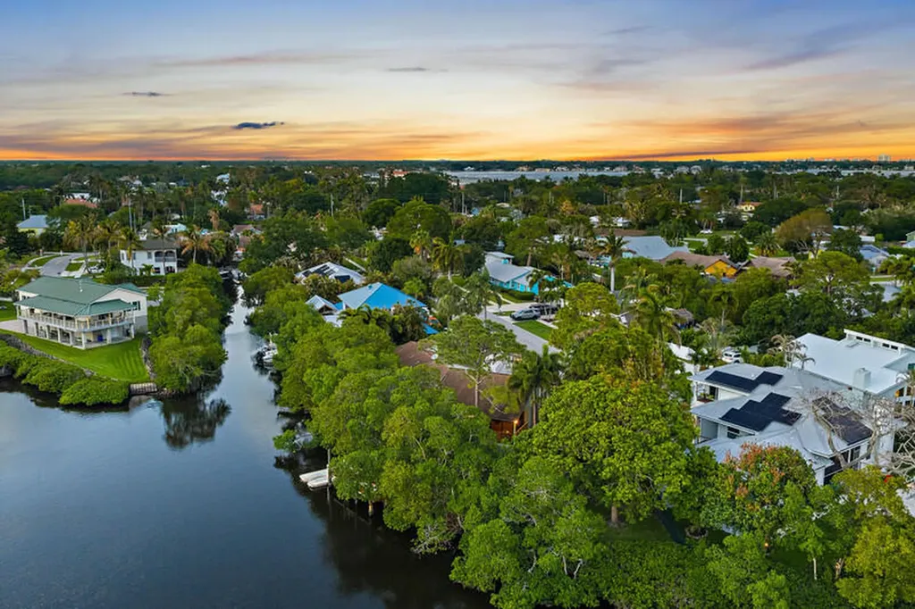 702 Warren Drive Jupiter FL 33458