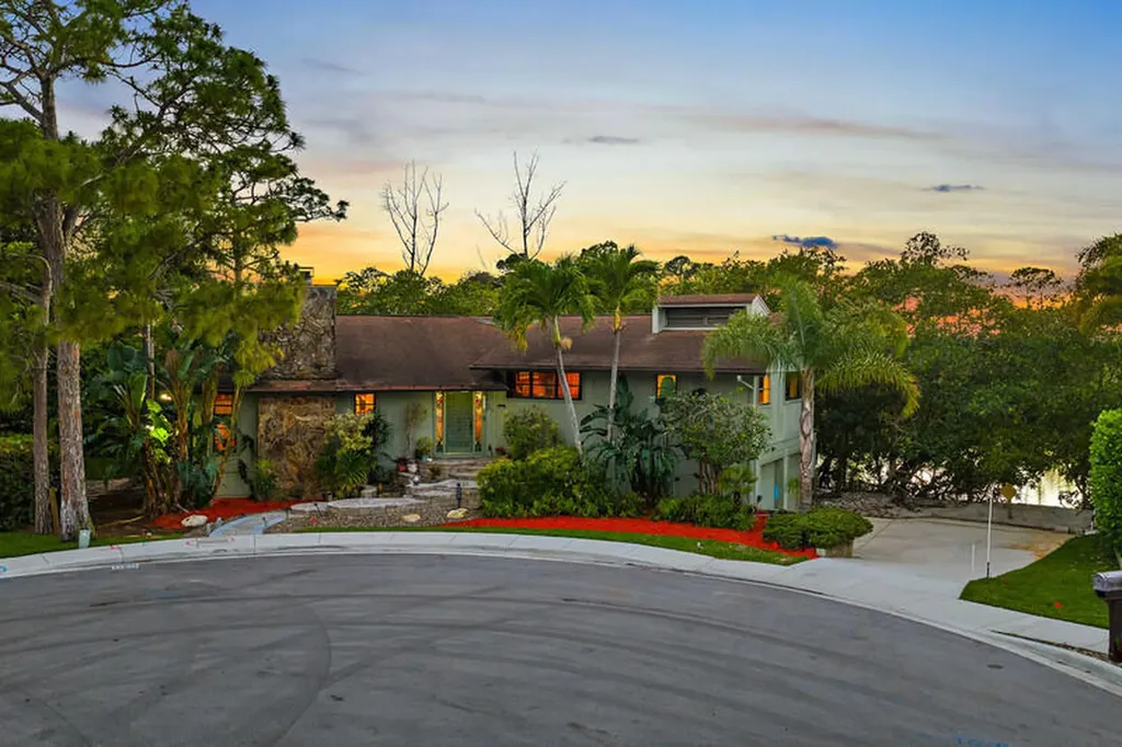 702 Warren Drive Jupiter FL 33458