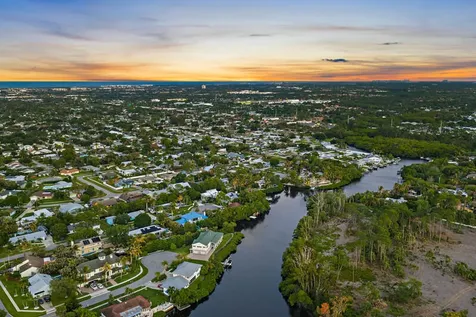 702 Warren Drive Jupiter FL 33458