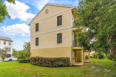 1620 42nd Square Vero Beach FL 32960