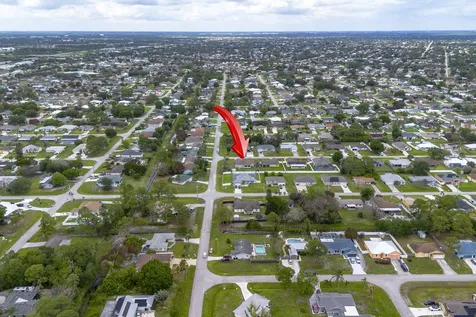 270 SW Parish Terrace Port St Lucie FL 34984