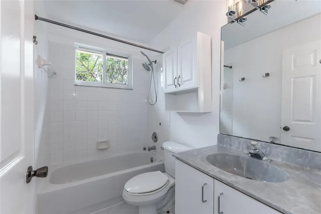 5704 NW 127th Terrace Coral Springs FL 33076