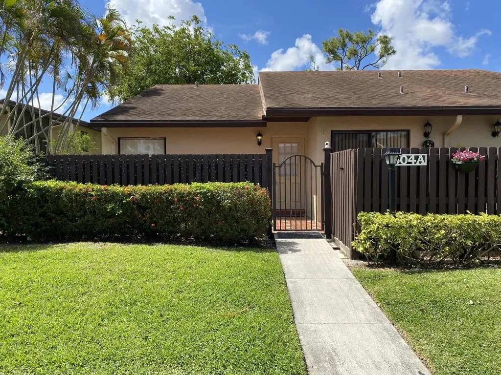 604 Sea Pine Way Greenacres FL 33415