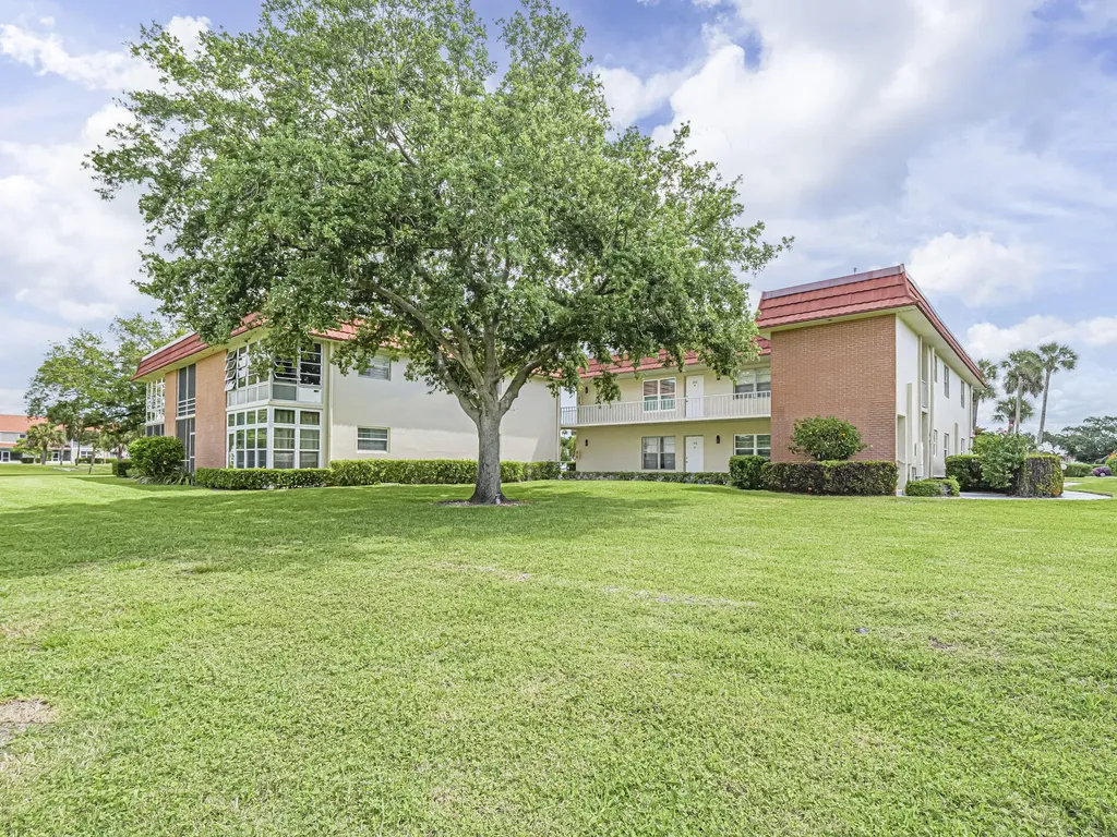4 Vista Palm Lane Vero Beach FL 32962