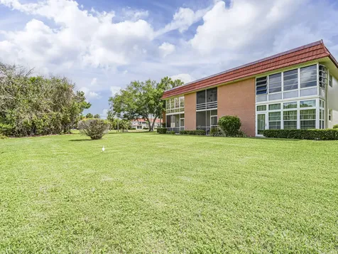 4 Vista Palm Lane Vero Beach FL 32962