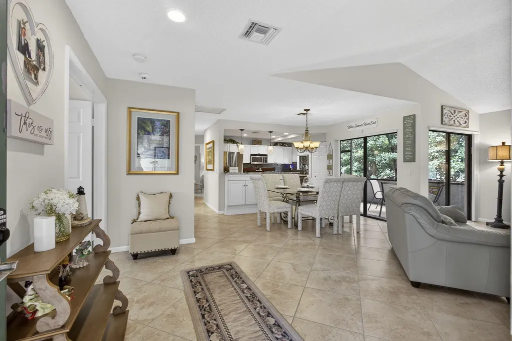 23 Lexington Lane W Palm Beach Gardens FL 33418