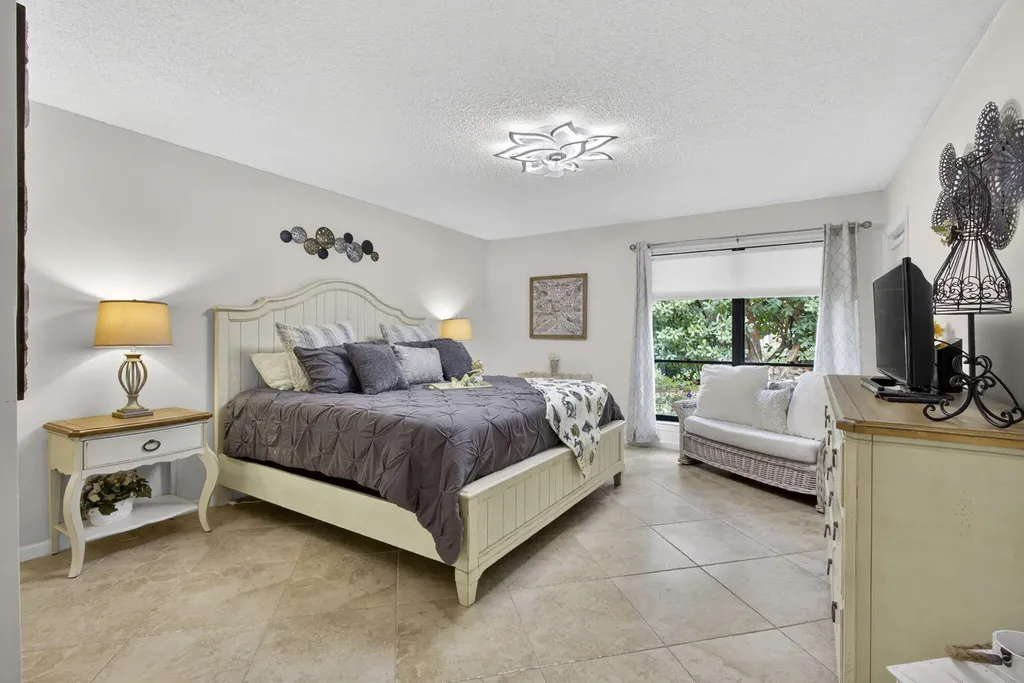 23 Lexington Lane W Palm Beach Gardens FL 33418