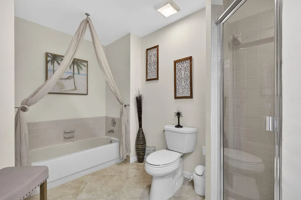 23 Lexington Lane W Palm Beach Gardens FL 33418