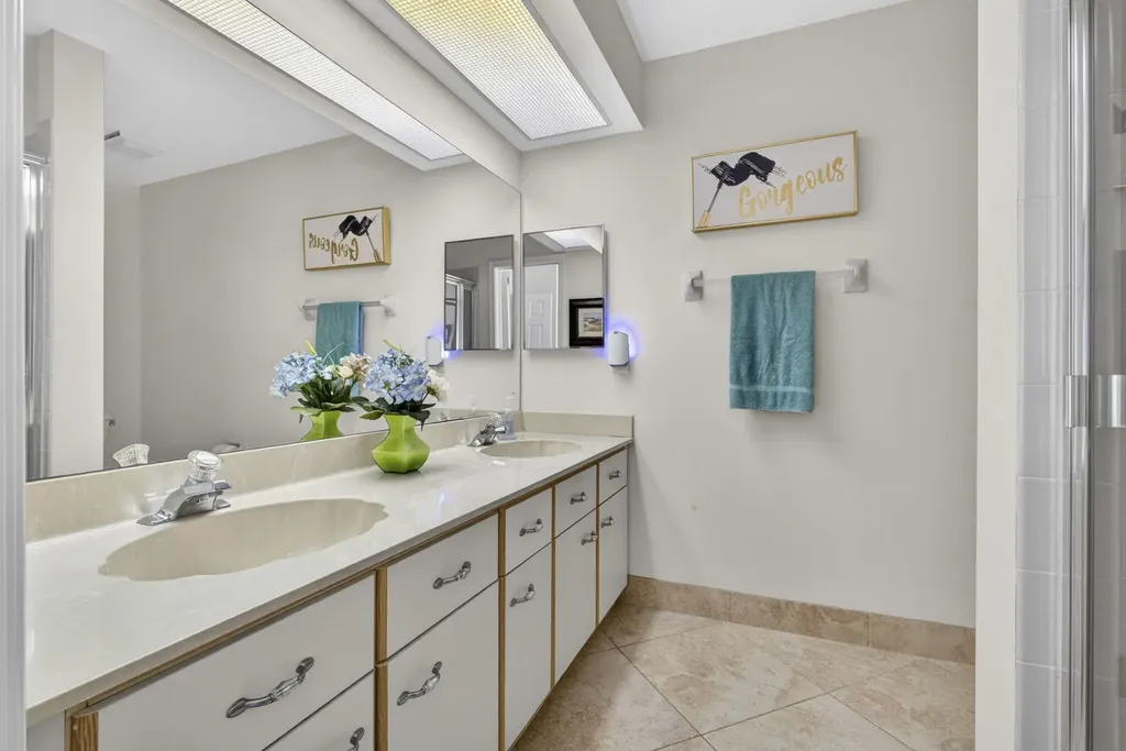 23 Lexington Lane W Palm Beach Gardens FL 33418