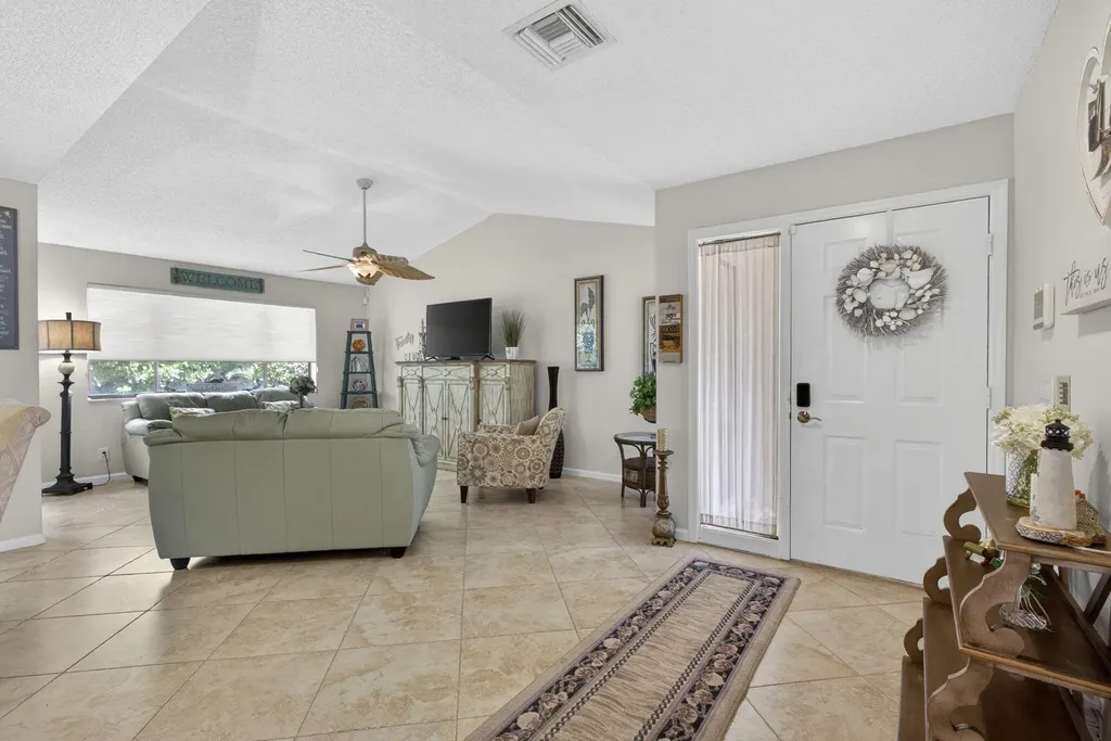 23 Lexington Lane W Palm Beach Gardens FL 33418