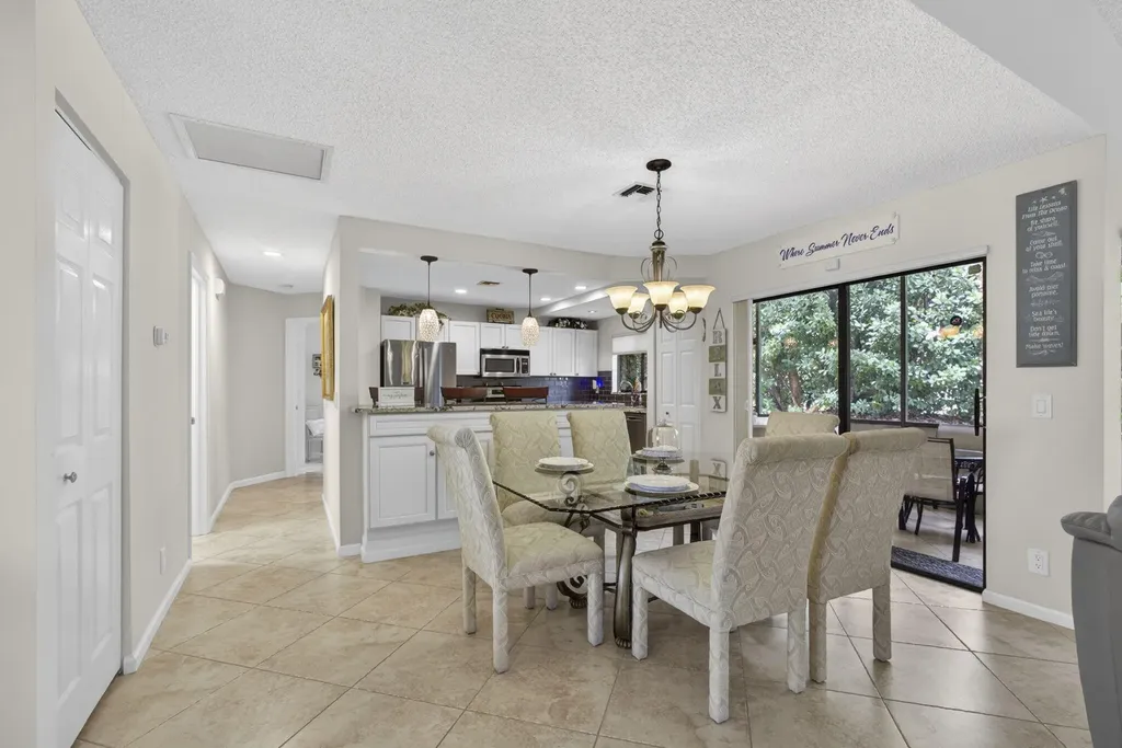 23 Lexington Lane W Palm Beach Gardens FL 33418