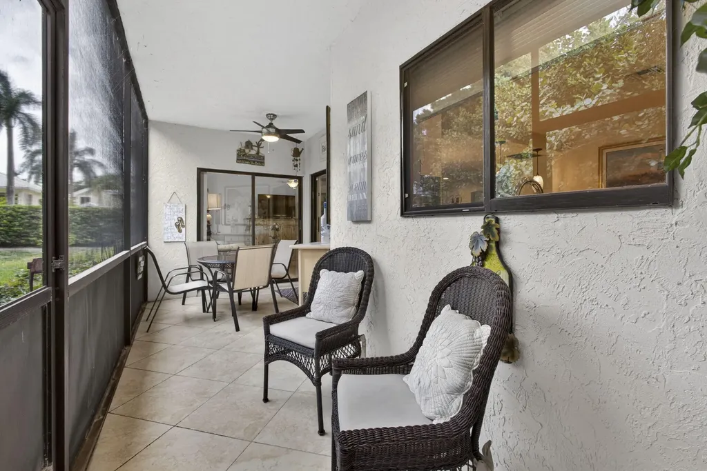 23 Lexington Lane W Palm Beach Gardens FL 33418